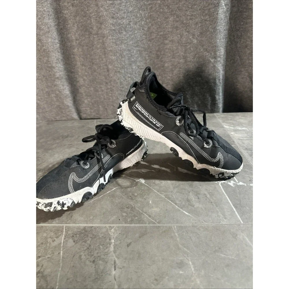 Nike Future Field Unisex Training Sneakers Size 5Y Shoes Black White B20